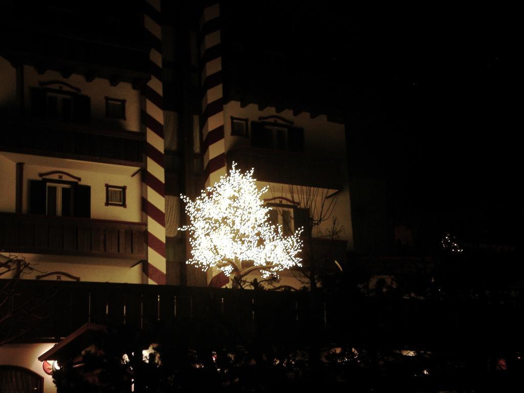 Hotel Regina San Martino Di Castrozza Esterno foto