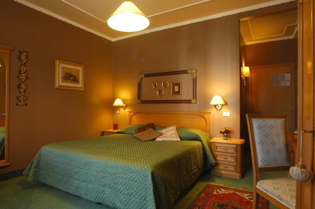 Hotel Regina San Martino Di Castrozza Camera foto
